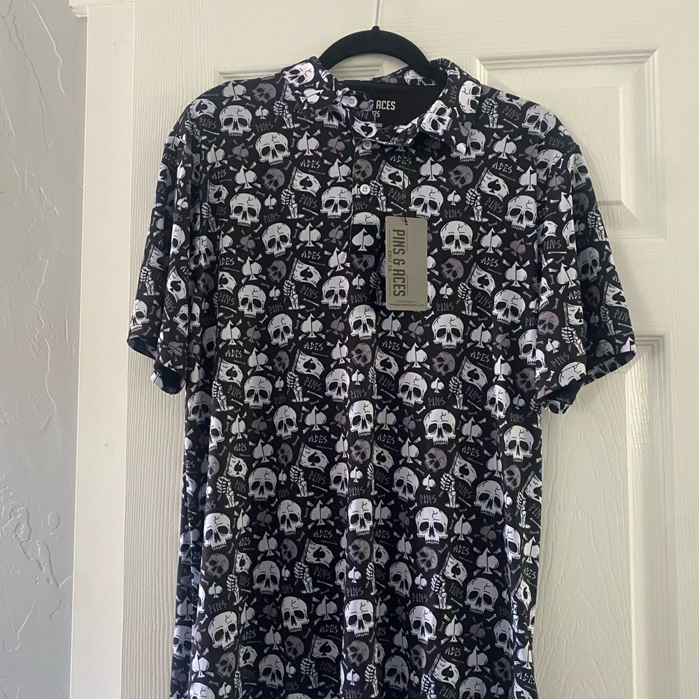 Men’s golf shirt with skulls